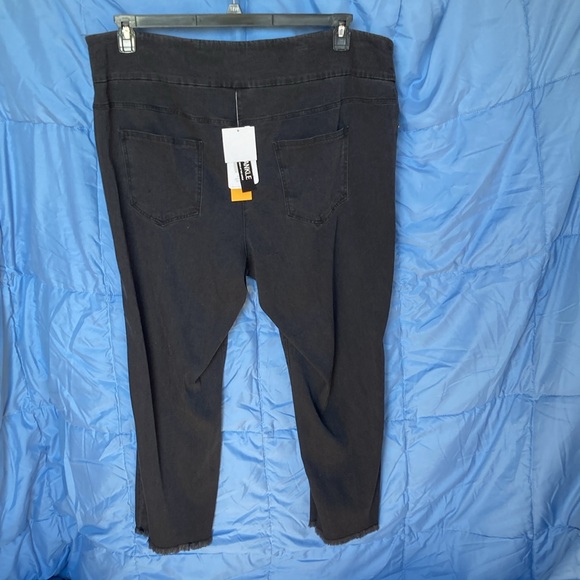 Ruby rd Tencel blend raw hem pull on ankle pant size 2X - Picture 10 of 17